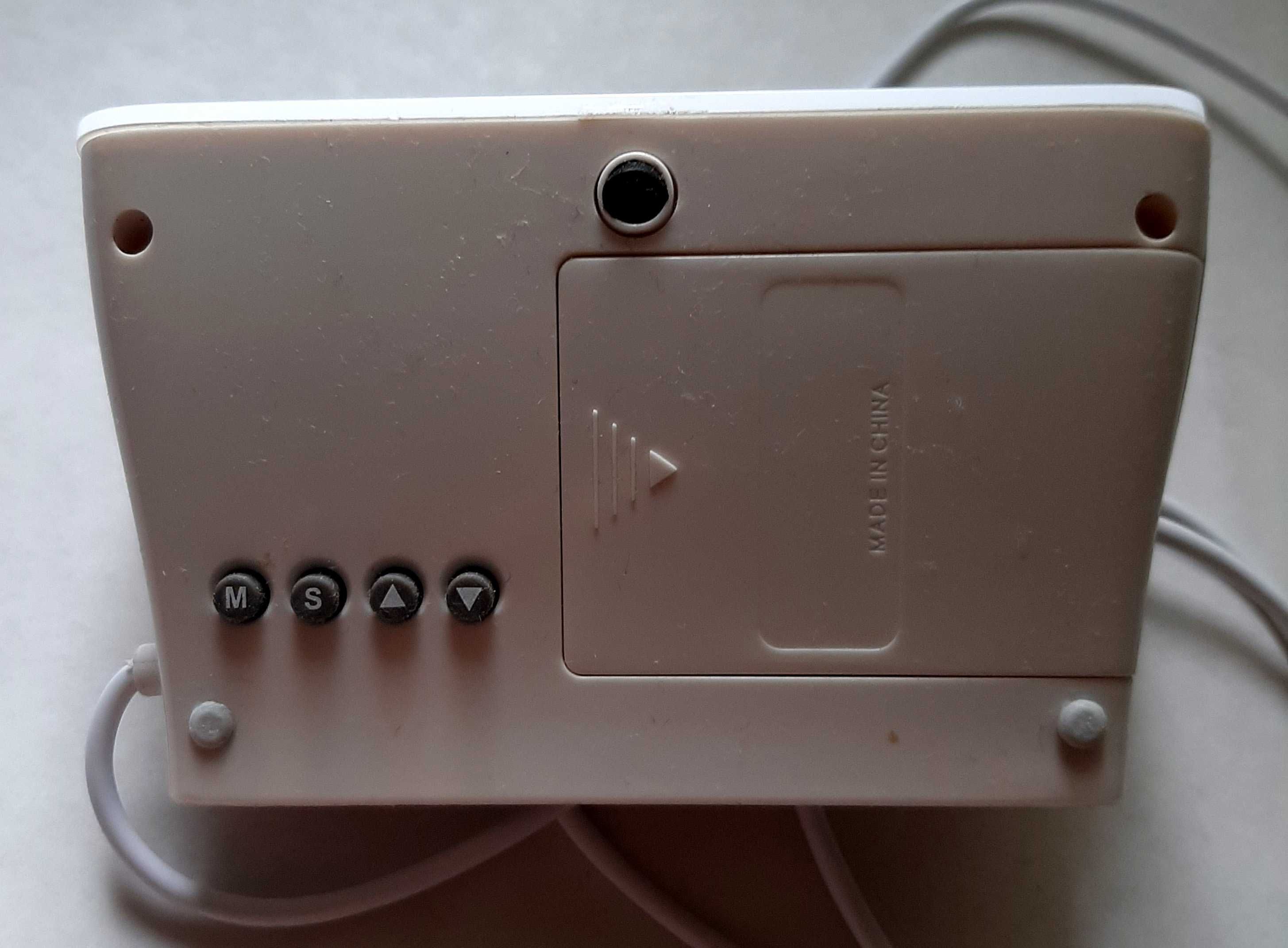 Часы  электронные с термометром, календарь, будильник,ночьничок, 4USB