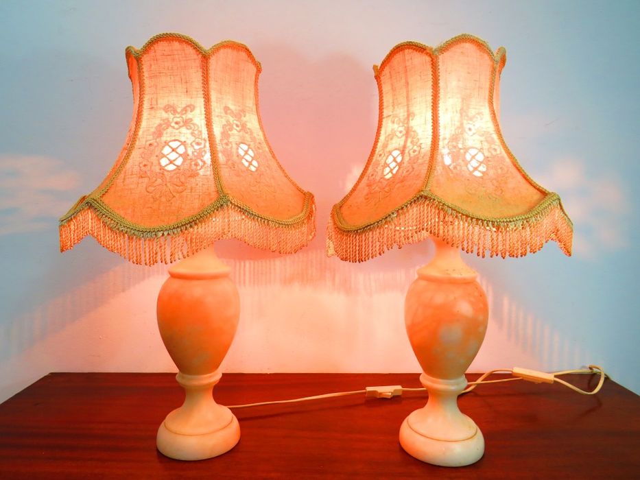 Par de candeeiros em alabastro.