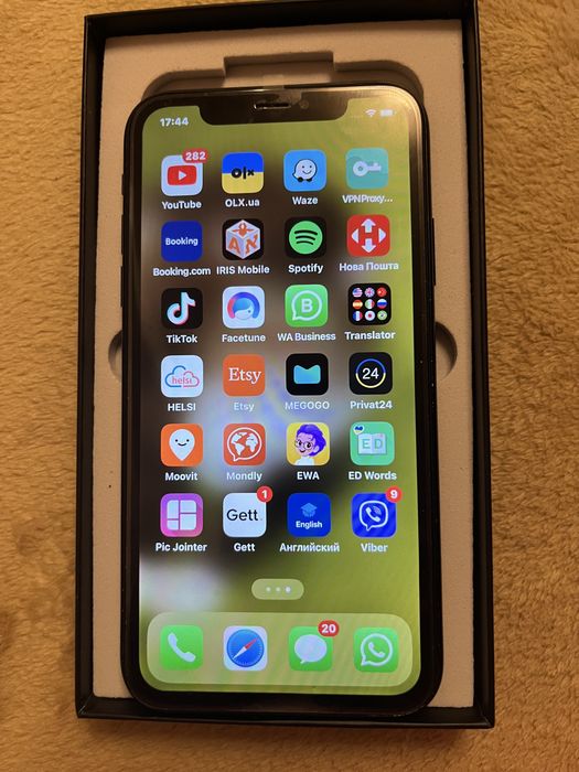 Айфон 10xr  б/у в отличном состоянии