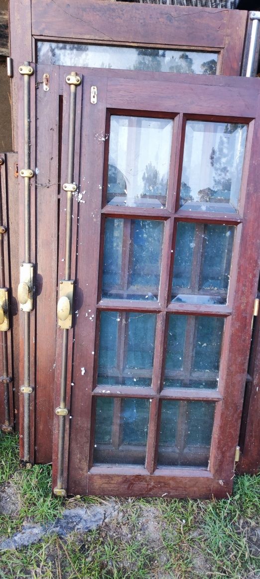 Portas e janelas madeira maciça