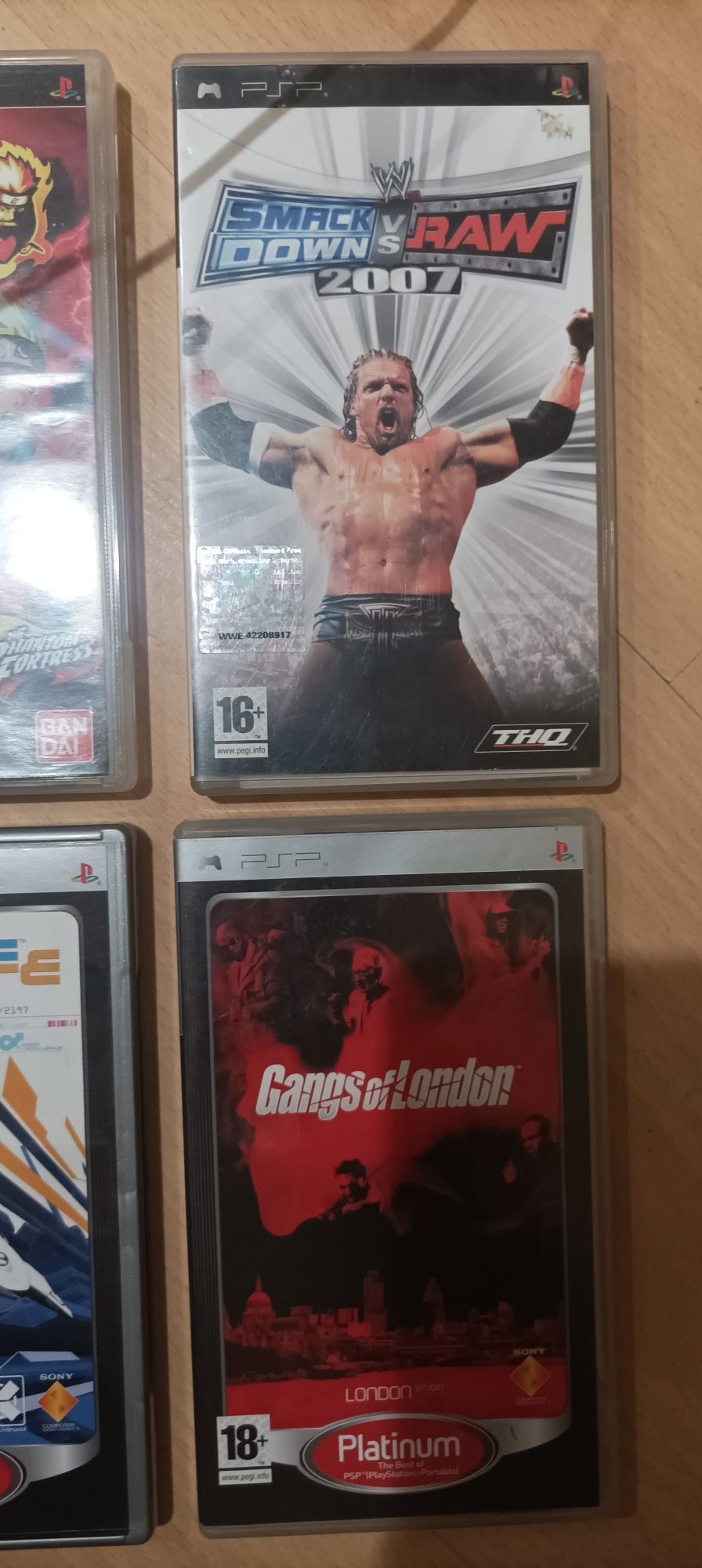 4 Jogos PSP e oferta de 2 filmes UMD caso leve os 4