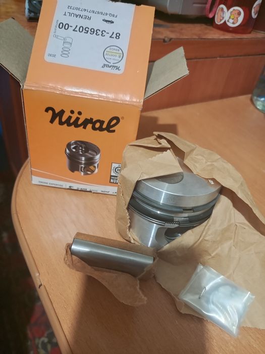 Поршень комплект на Renault Megane 1