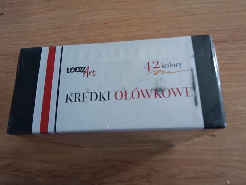 Nowy zestaw kredek ołówkowy firmy Loozz 42 kolory
