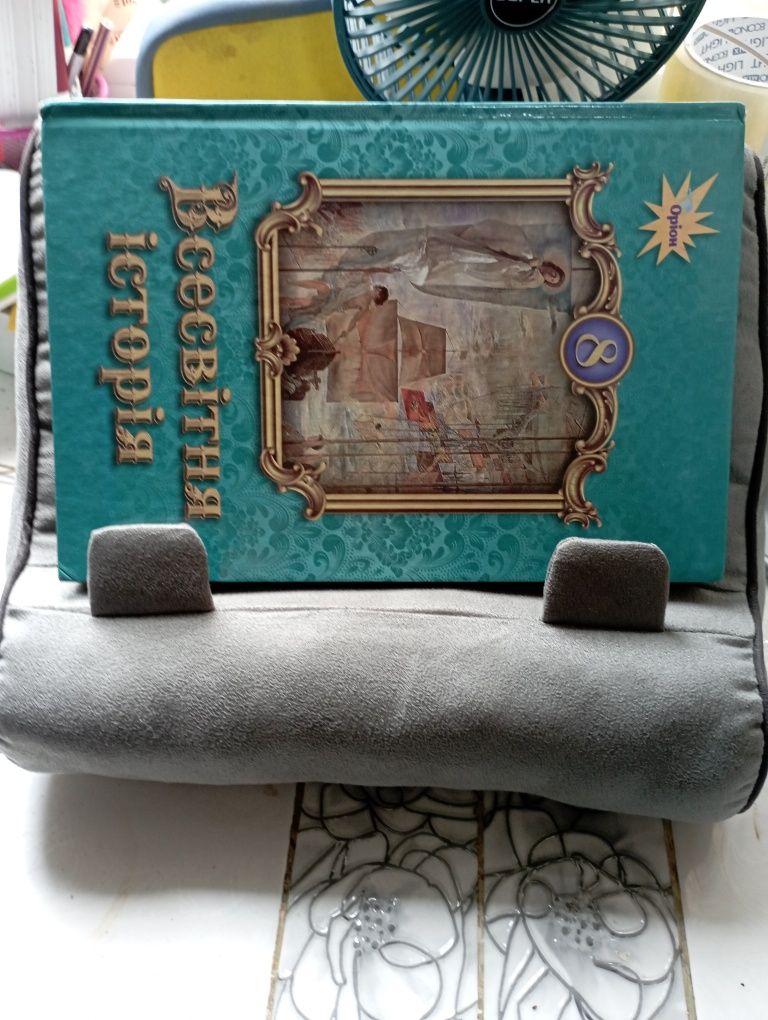 подставка для книг , диванчик, thinking gifts,б.у. мало