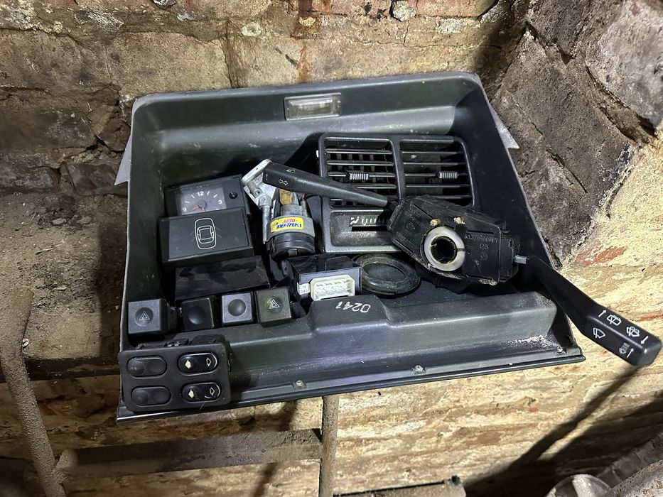 Бардачек , замок зажигания , бортовой компьютер ваз 2110