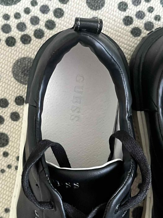 Buty sneakersy Guess jak nowe