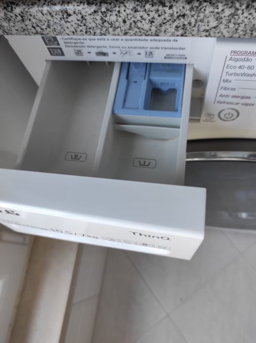 Máquina de lavar e secar roupa LG