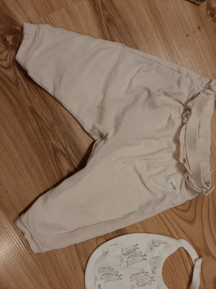 Spodnie dresy plus śliniaczek Newbie 68cm 4-6m