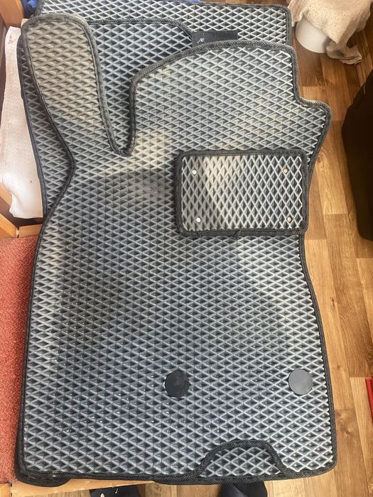 Продам килимки на Рено меган (універсал)