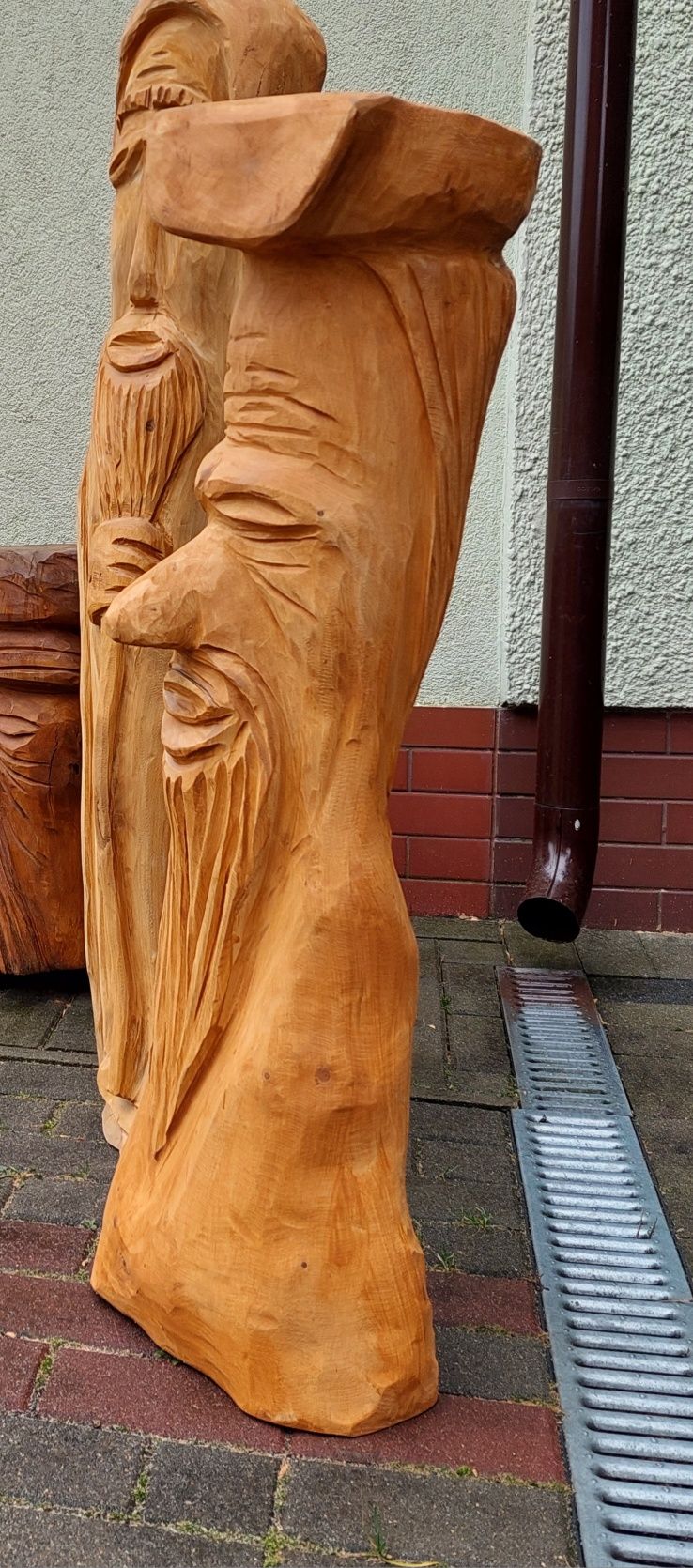 Rzeźba z drewna do ogrodu