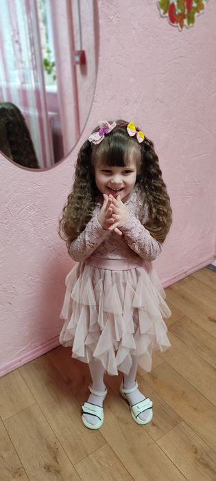 Платье нарядное на 4-5 лет