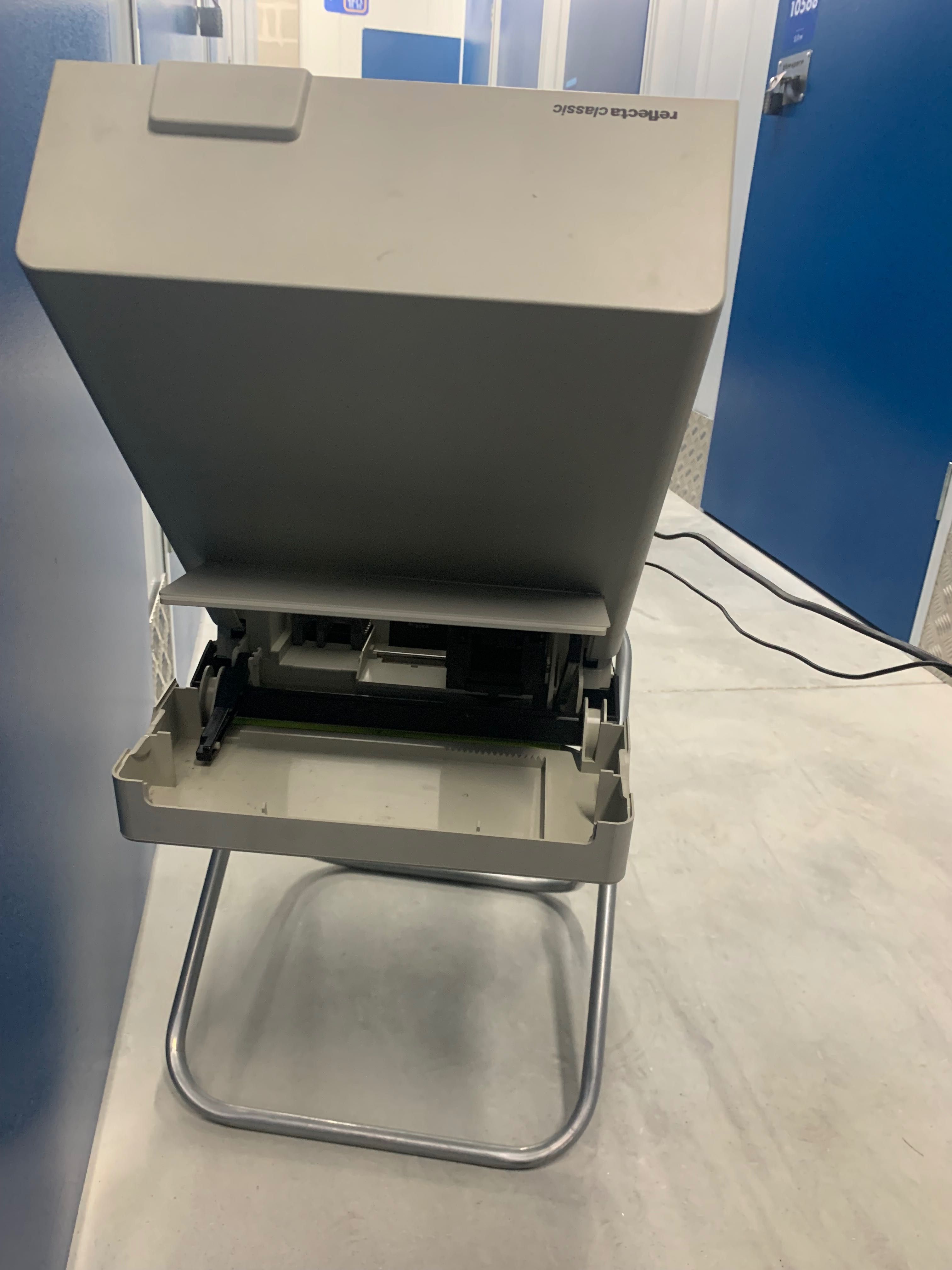 Projector/visualizador de slides REFLECTA CLASSIC AFM