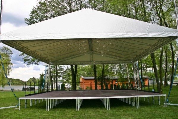 Kompletna scena 4x2m, 4 podesty z nogami 60cm, Faktura na przelew