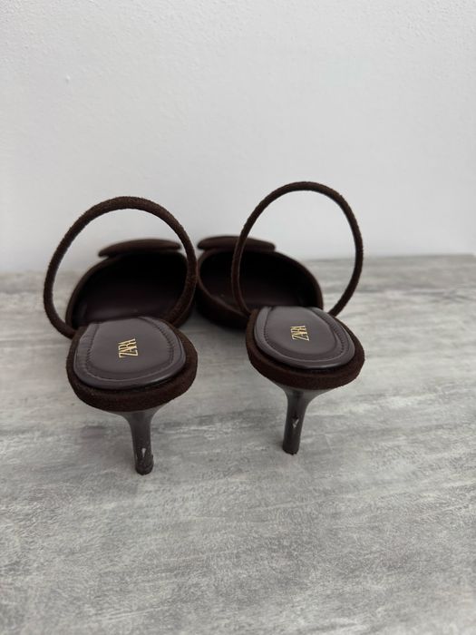 Трендові мюлі Zara