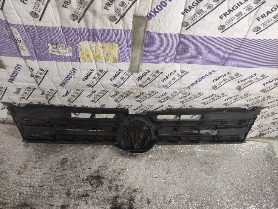 Решітка ришотка центральна Туарег таурег Touareg Tuareg NF Volkswagen