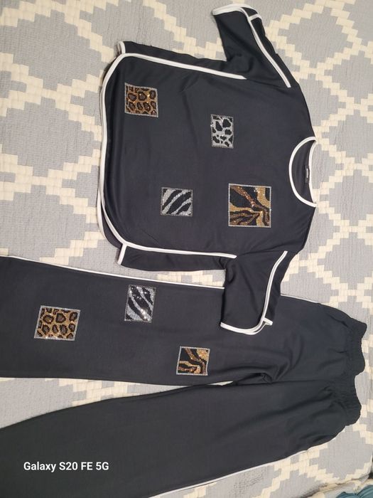 Жіночий прогулянковий костюм