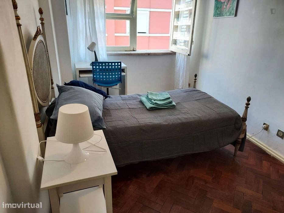 463330 - Quarto com cama de solteiro em...