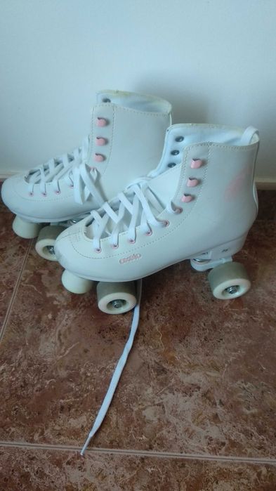 Patins em perfeitas condições.