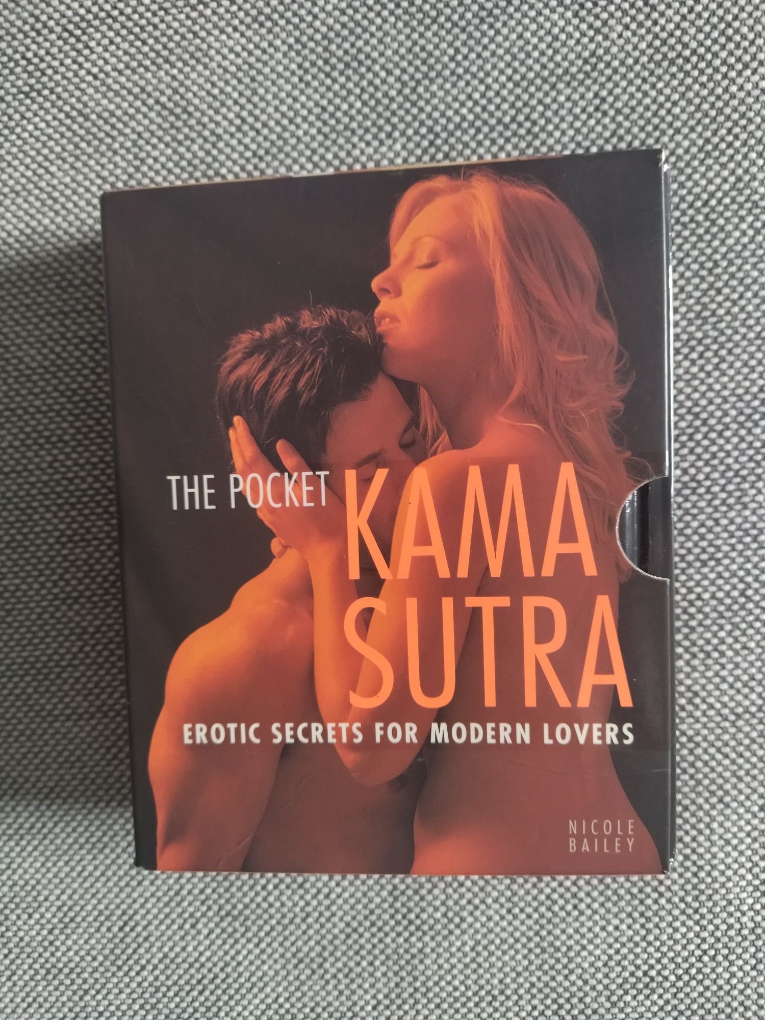 2 mini livros: The Pocket Kama Sutra e 69 ways to please your lover