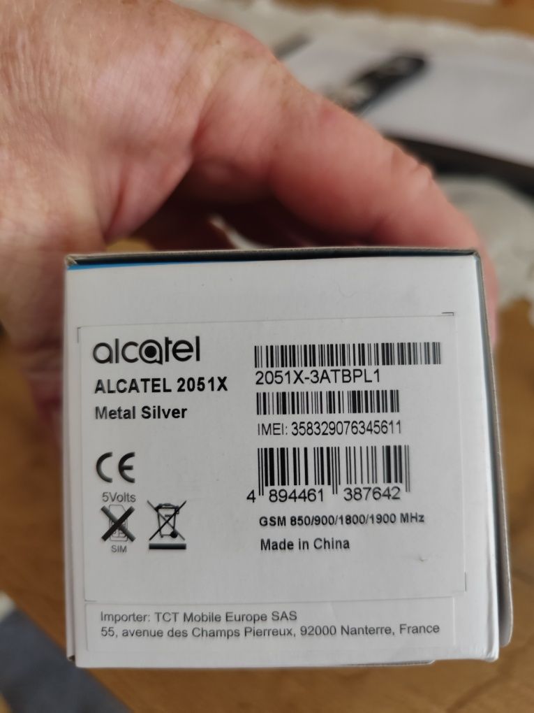 Telefon komórkowy klapkowy Alcatel dla seniora i nie tylko