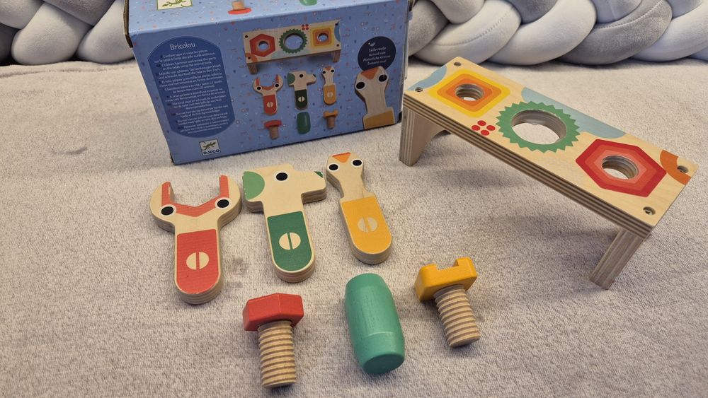 Drewniany stół warsztatowy dla maluszka