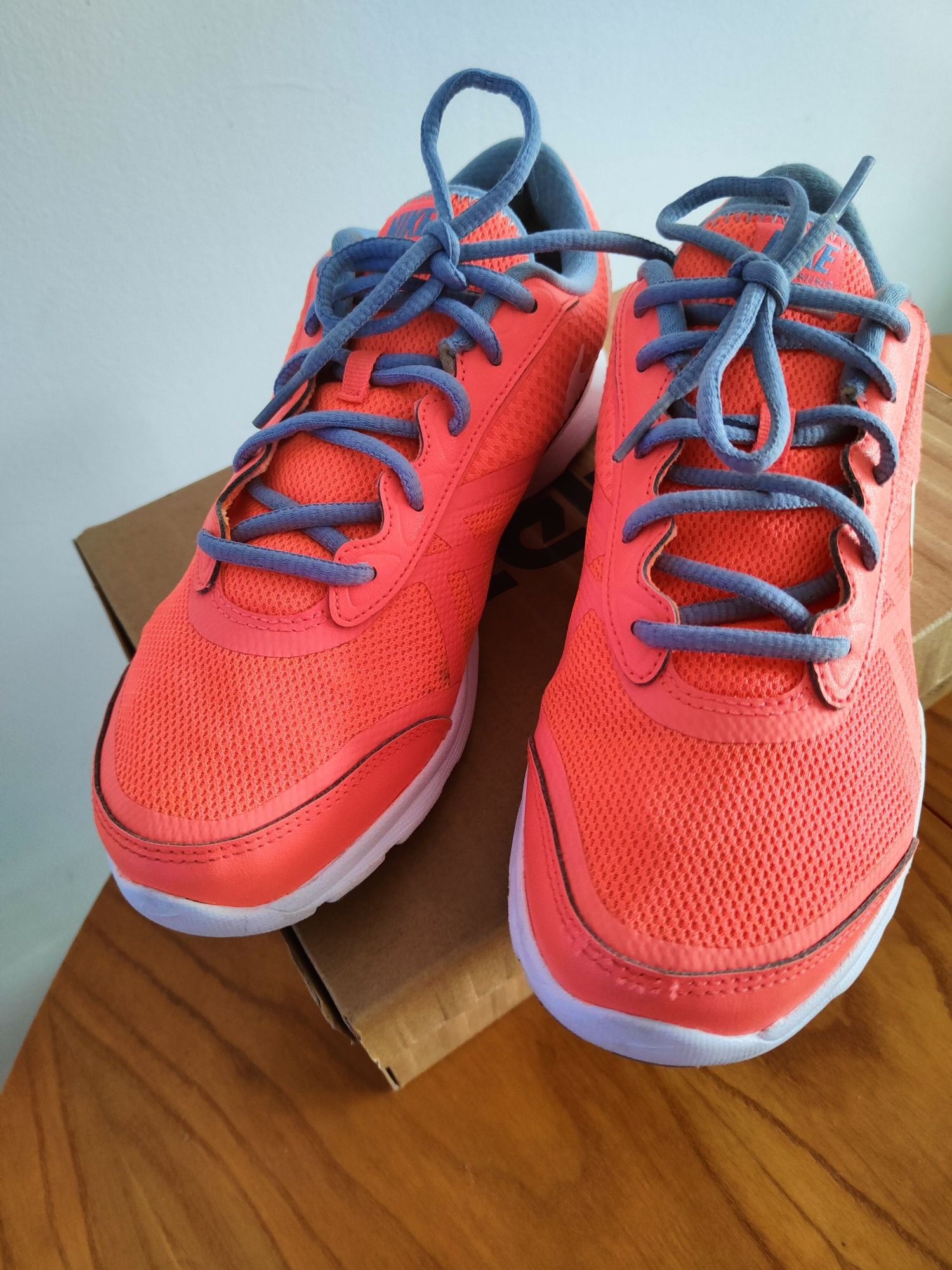 Buty adidasy sportowe NIKE W CORE MOTION TR 2 MESH