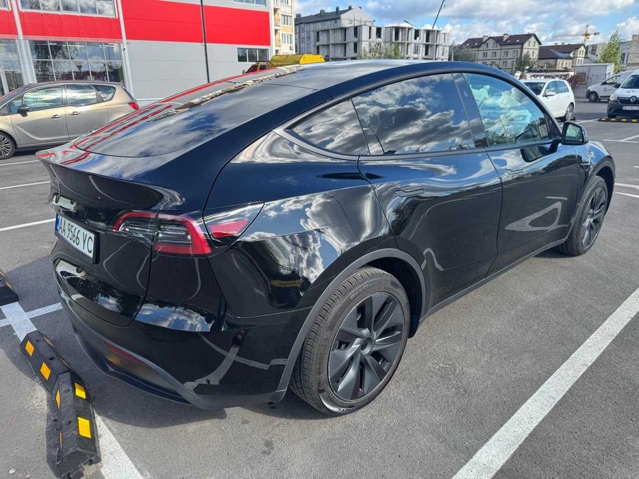 Майже нова сама дальнобійна Tesla Model Y! 2024р