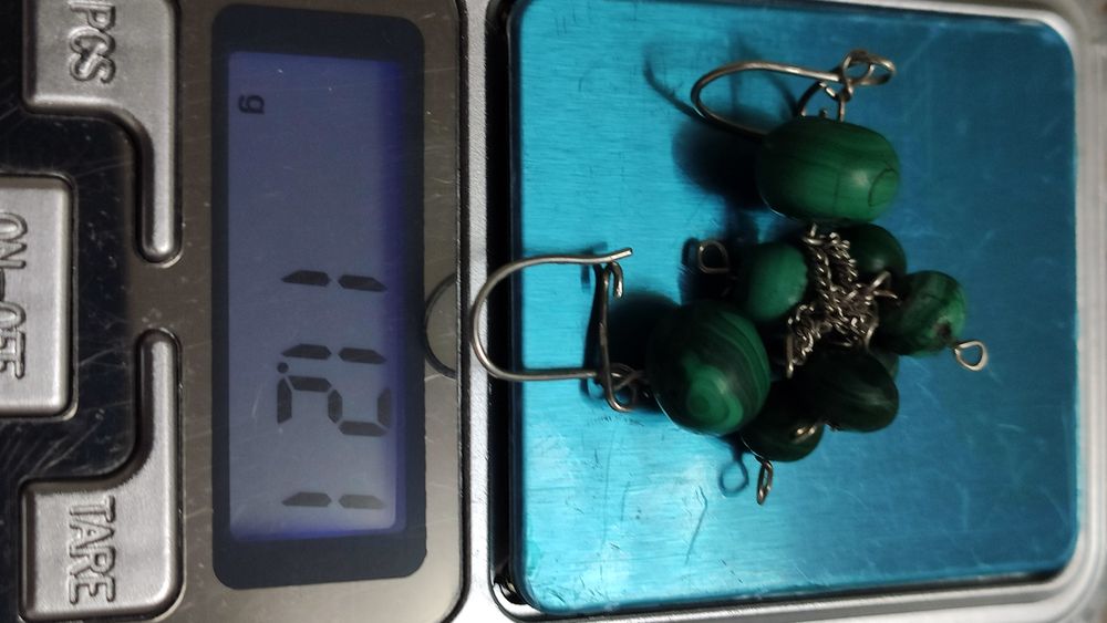 Kolczyki srebrne z malachitem.