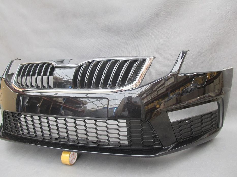 Zderzak przedni Skoda Octavia 3 RS 17 - 20 Sprysk. Lakier 9910 / LF9R