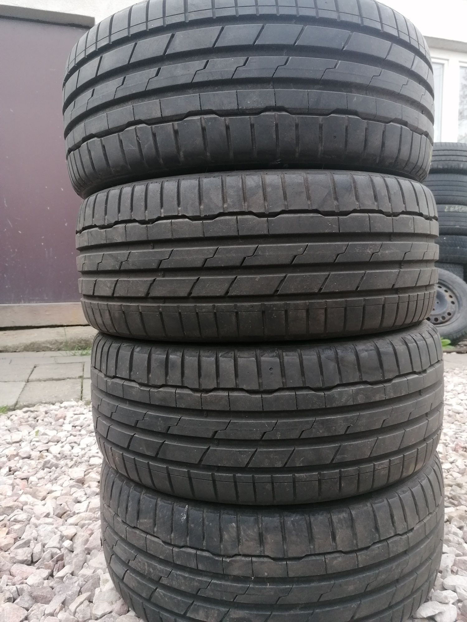 215/40/18 Hankook