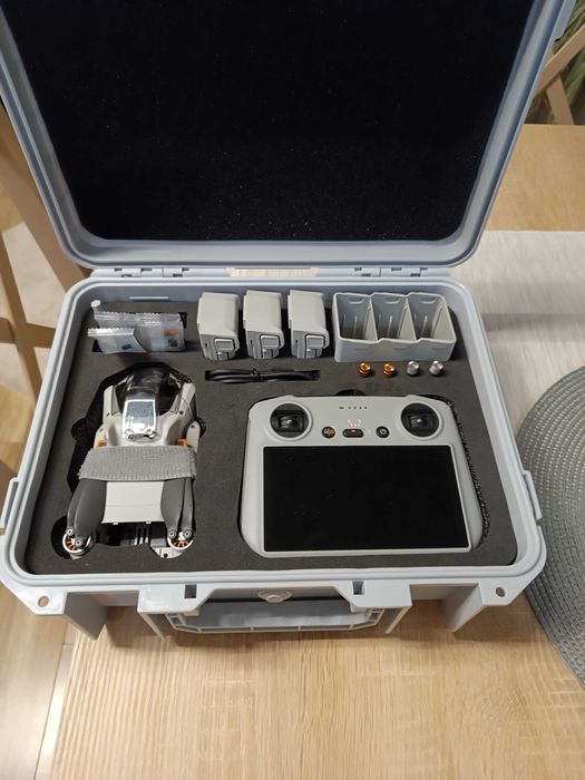 Dron DJI Mini 3 Fly More Combo