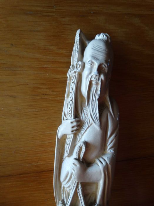 Escultura chinesa vintage em resina