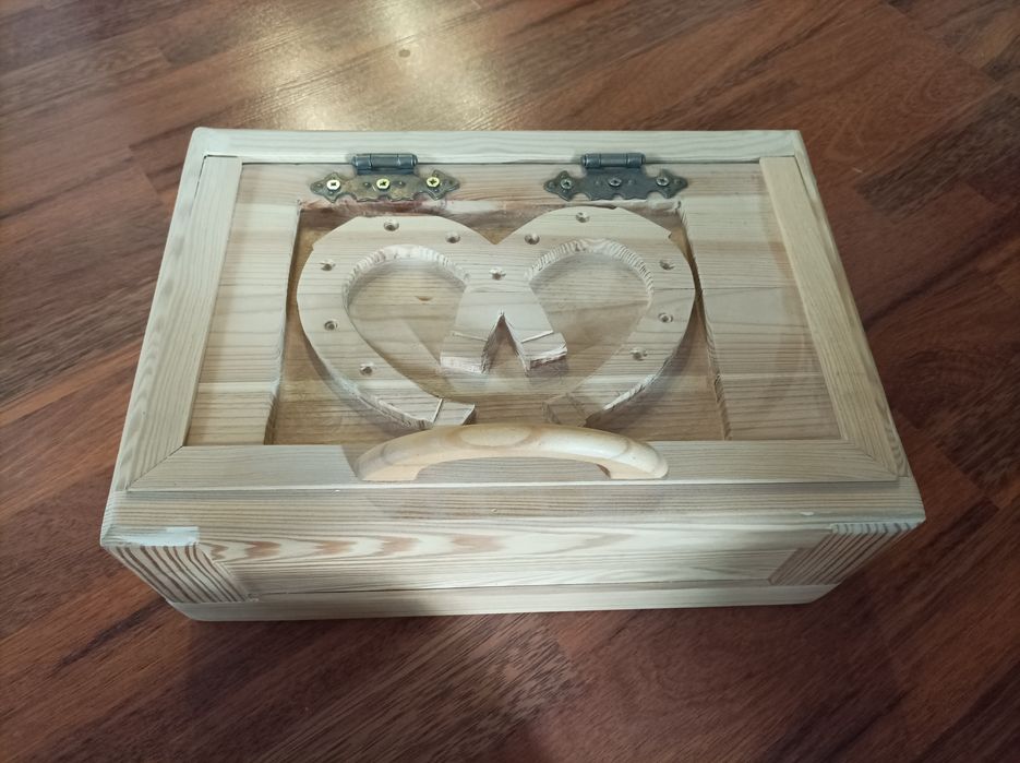 Drewniana ręcznie robiona skrzynka