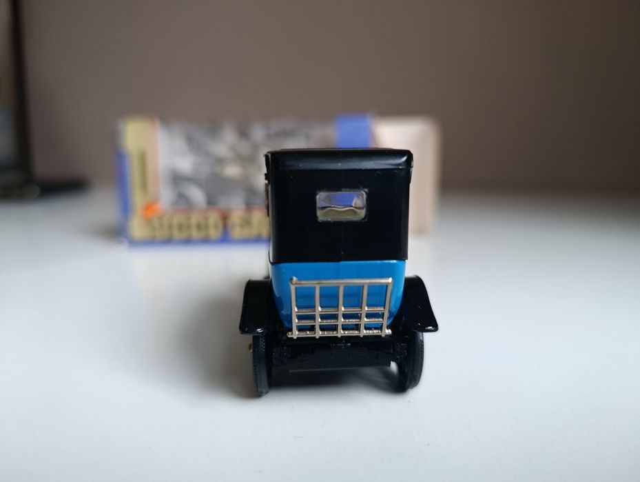 модель 1/43  Руссо Балт