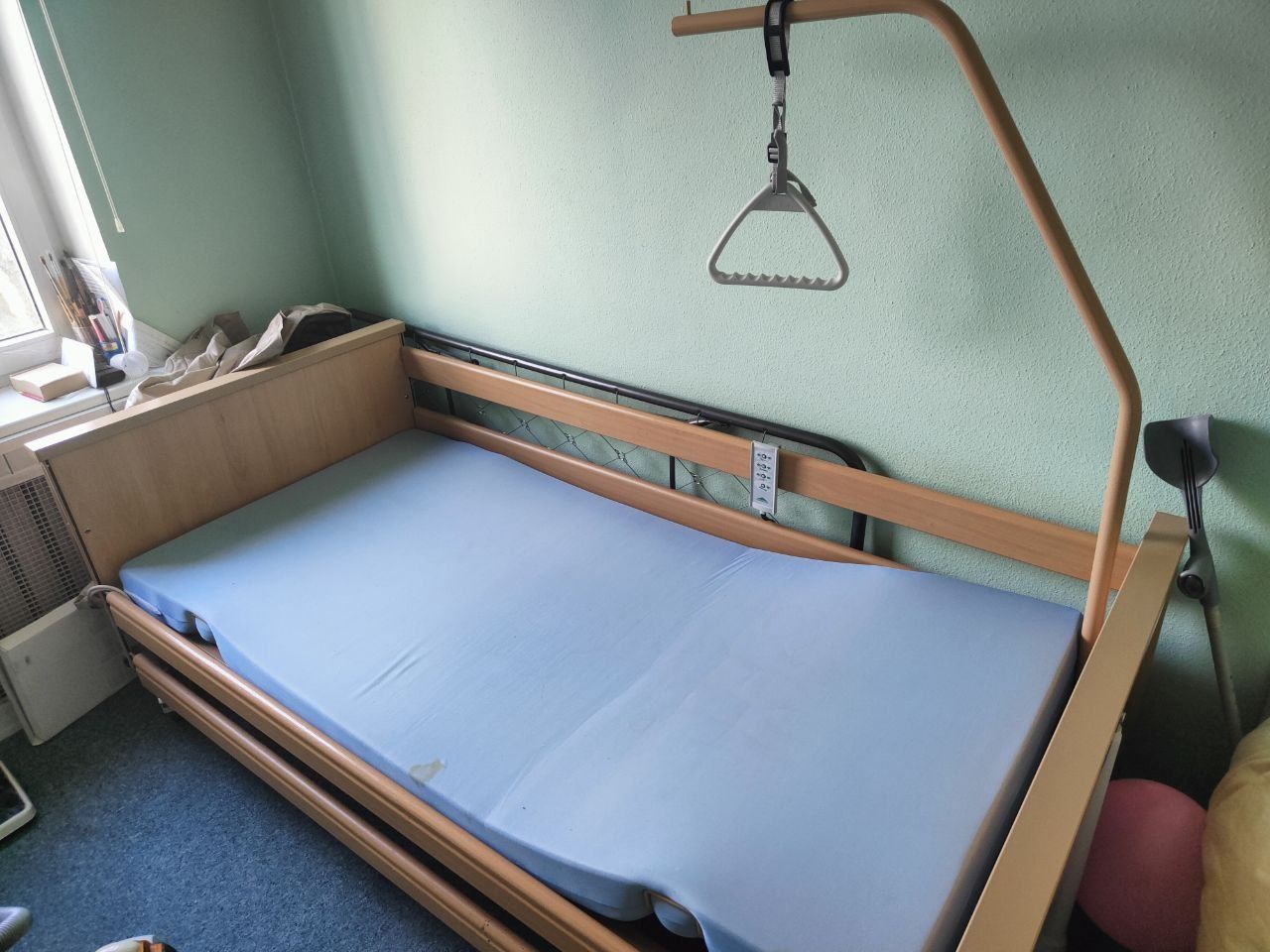 Функціональне ліжко з матрацом та матрацом від пролежнів,  Ліжко Burme
