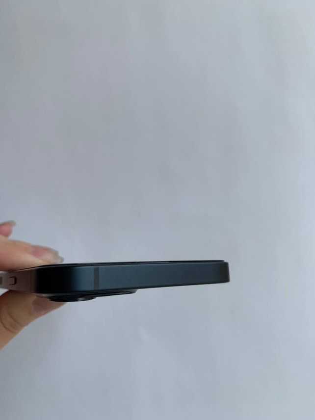 Продам Iphone 13