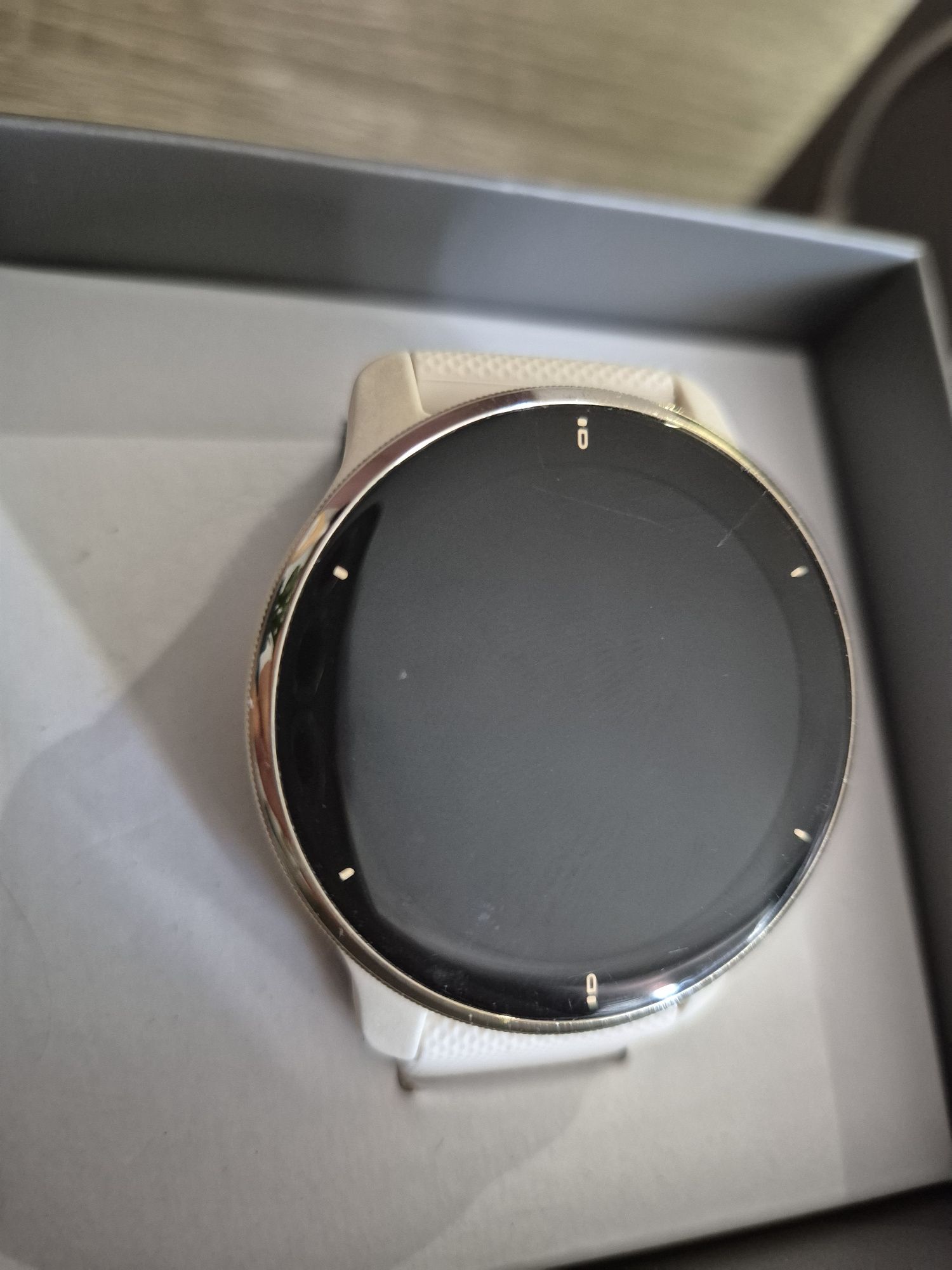 Garmin Venu 2 Plus kremowy