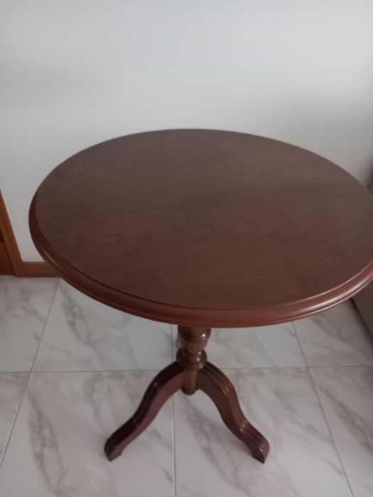 Vários móveis em madeira de castanho,  maciça