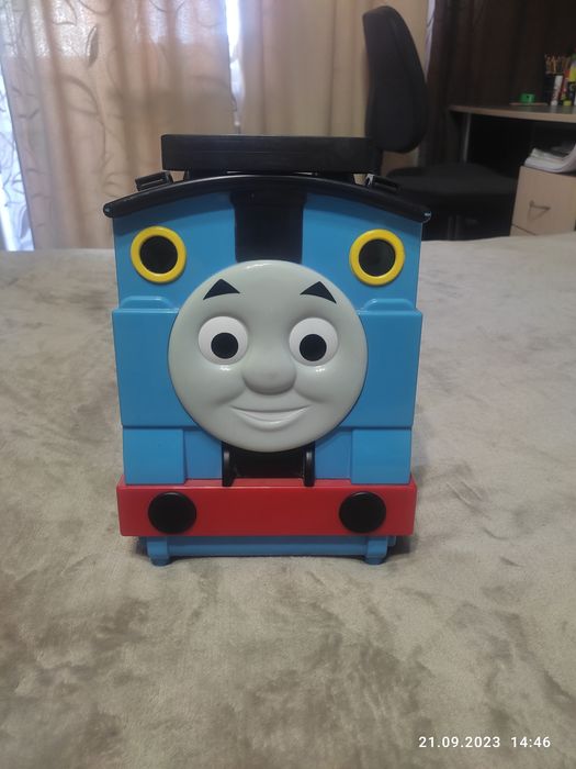 Продам колекціонну  іграшку кейс Томас для паровозиків.