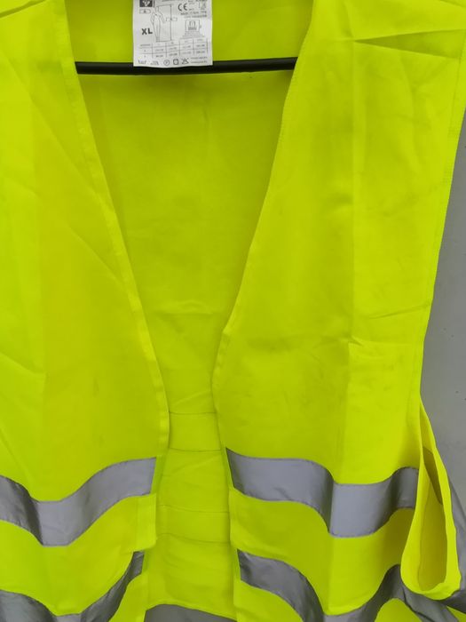 Жилет светоотражающий на липучке новый