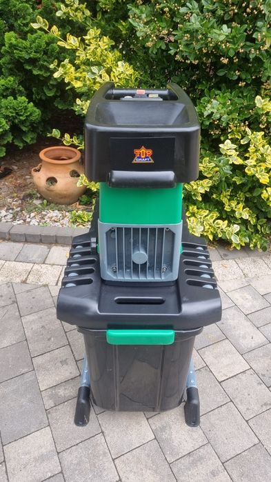 Rozdrabniacz do gałęzi frezowy Top Craft   z koszem 2800 Watt rębak