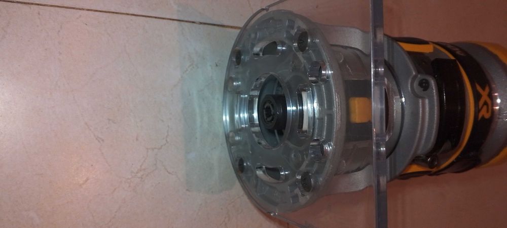 Акумуляторний фрезер DeWalt DCW600