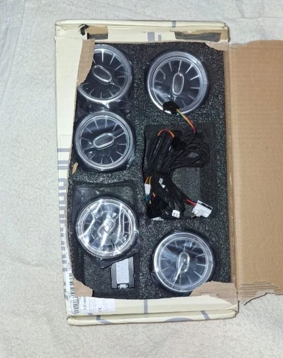 kit de saídas de ar para o painel de um carro Mercedes-Benz
