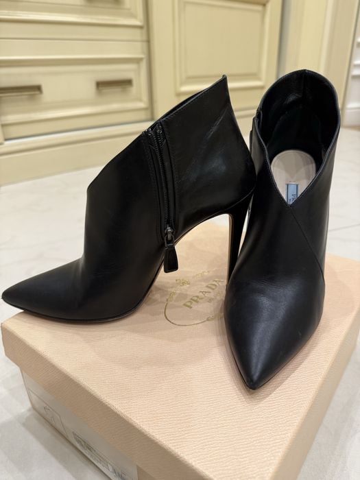 Ботильйони PRADA, шкіряни, 40 р