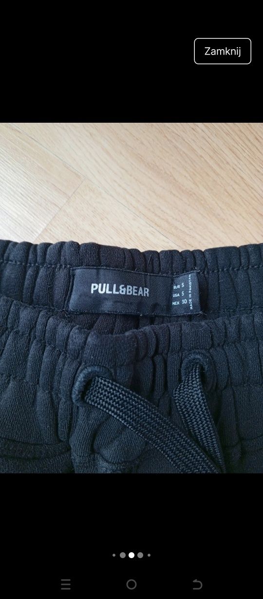 Dresowe czarne spodnie firmy Pull & Bear rozmiar S.