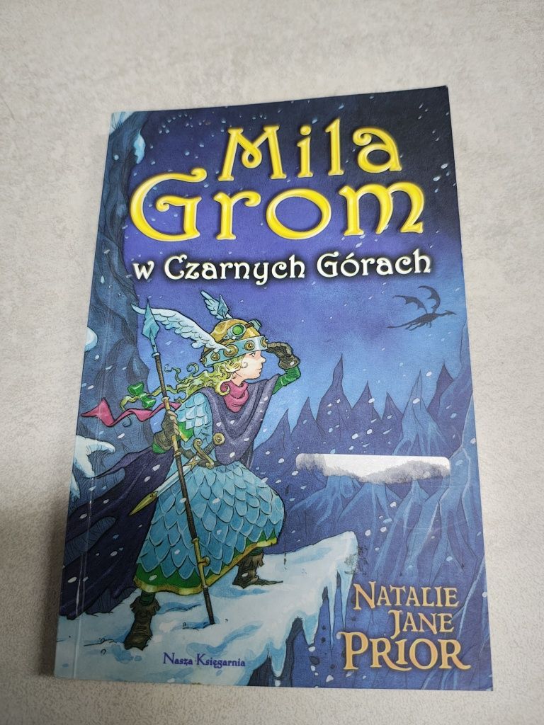 Miła Grom w czarnych górach. Natalie Jane Prior