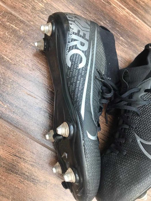 Buty piłkarskie NIKE