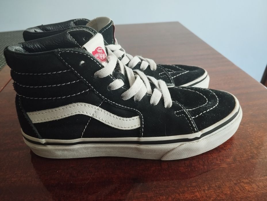 Vans pretos em camurça