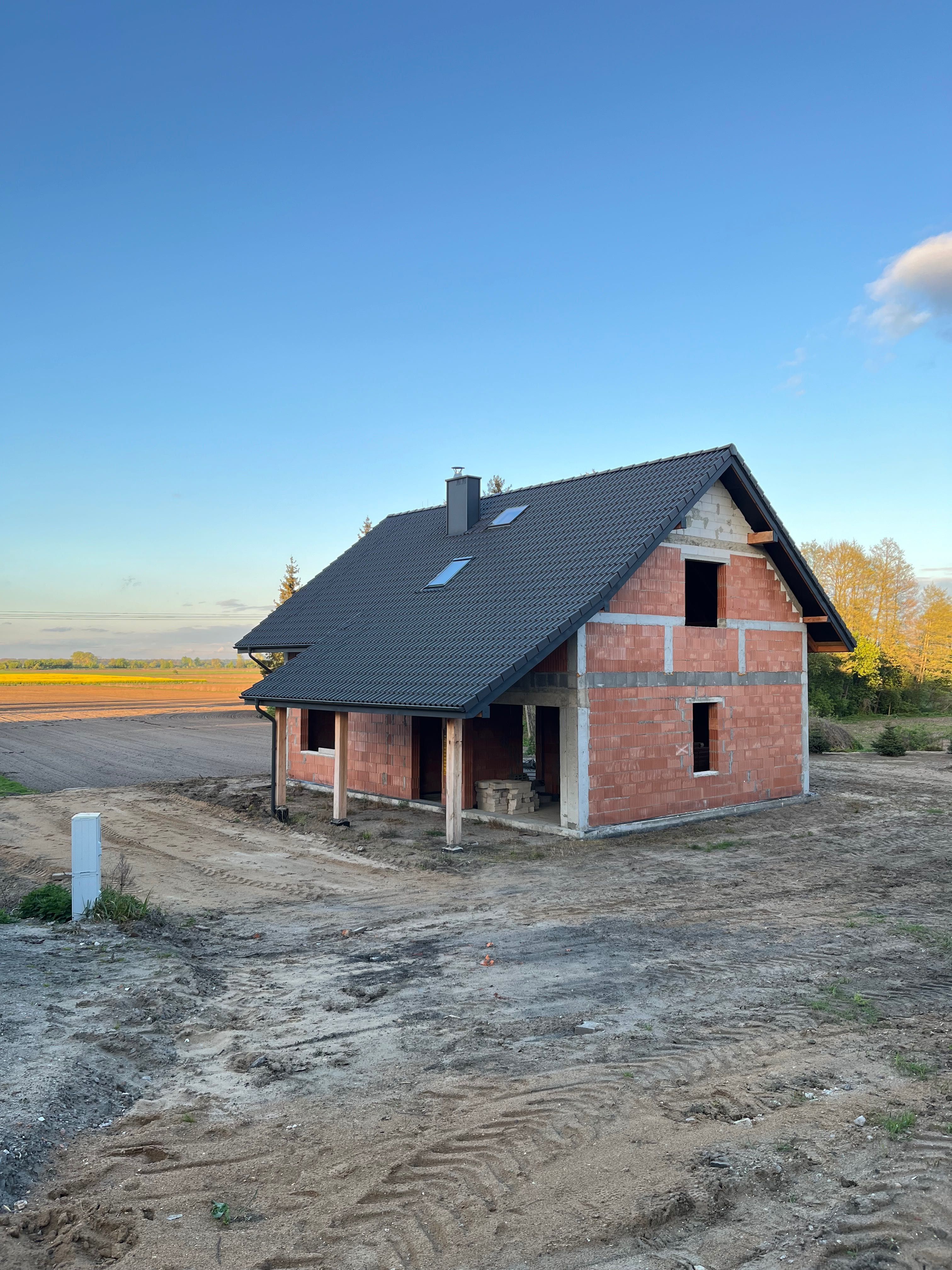 Piękny dom w stanie surowym w stylu Farmhouse dzialka 9700m2