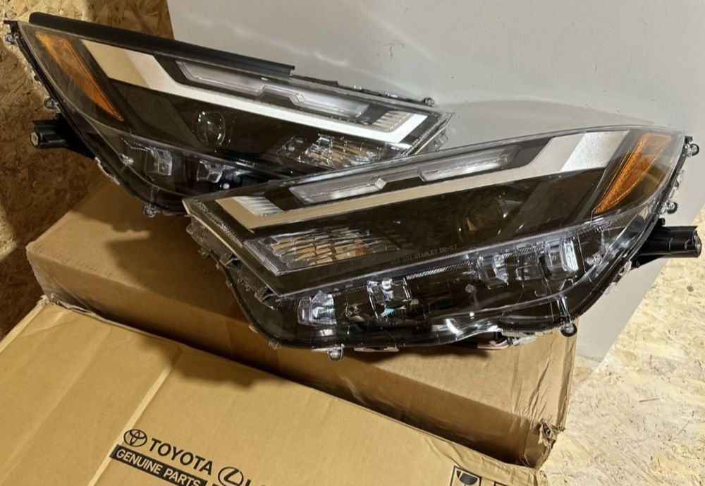Фара Toyota Rav4 Rav 4 права ліва USA 2022 2023 2024